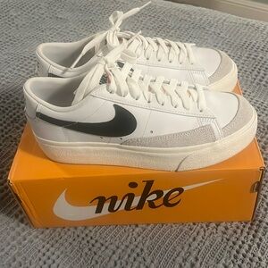 Nike W Blazer Low Platform Sneakers size 7 woman’s, 5.5 men’s